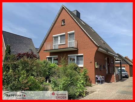 Seitenansicht mit Blick zur Garage Seitenansicht mit Blick zur Garage - Einfamilienhaus in 26725 Emden mit 115m² kaufen