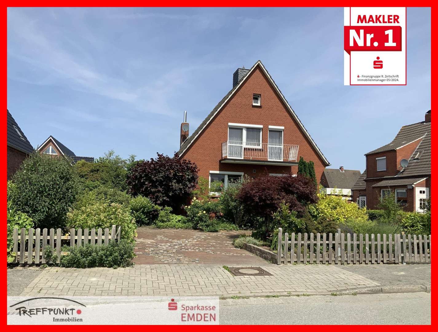Vorderansicht mit sehr großem Stellplatz Vorderansicht mit sehr großem Stellplatz - Einfamilienhaus in 26725 Emden mit 115m² kaufen