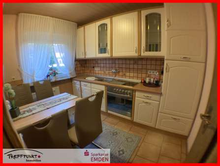 Küche mit Einbauküchenzeile - Reihenmittelhaus in 26725 Emden mit 80m² kaufen