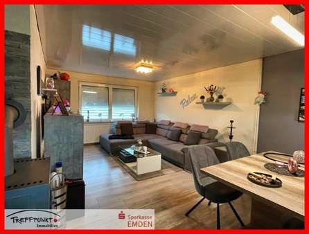 Geräumiges Wohnzimmer - Doppelhaushälfte in 26725 Emden mit 90m² günstig kaufen
