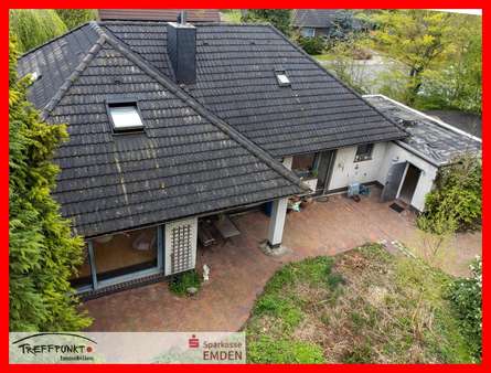 Blick auf die Rückansicht - Bungalow in 26725 Emden mit 160m² kaufen