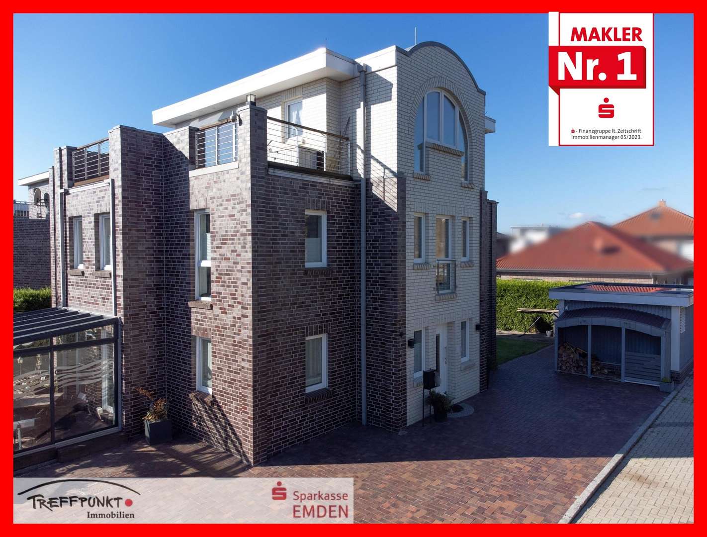 Vordere Ansicht mit Hauseingang - Einfamilienhaus in 26725 Emden mit 252m² kaufen