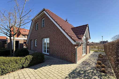 Ansicht vom Garten - Einfamilienhaus in 26844 Jemgum mit 139m² kaufen