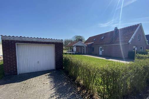 Seitliche Frontansicht - Einfamilienhaus in 26409 Wittmund mit 137m² kaufen