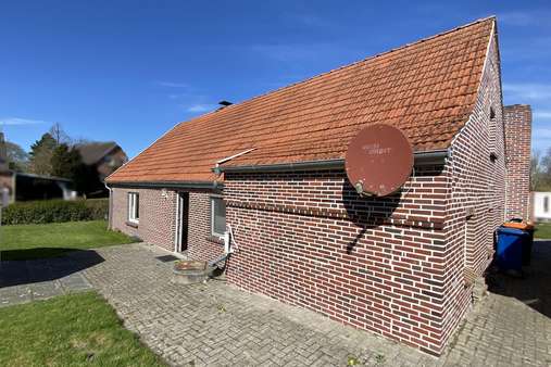 Seitliche Rückansicht - Einfamilienhaus in 26409 Wittmund mit 137m² kaufen