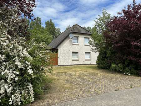 Vorderansicht - Einfamilienhaus in 26802 Moormerland mit 128m² kaufen