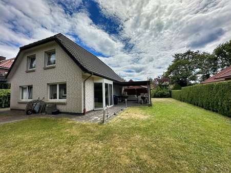 Rückansicht und Garten - Einfamilienhaus in 26802 Moormerland mit 128m² kaufen