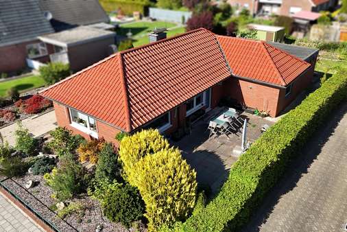 Seitenansicht - Bungalow in 26831 Bunde mit 110m² kaufen