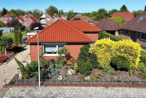 Straßenfront - Bungalow in 26831 Bunde mit 110m² kaufen