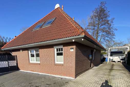 Straßenansicht - Bungalow in 26409 Wittmund mit 130m² kaufen