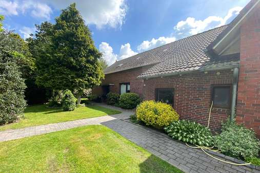 Frontansicht Altbau - Zweifamilienhaus in 26409 Wittmund mit 241m² kaufen