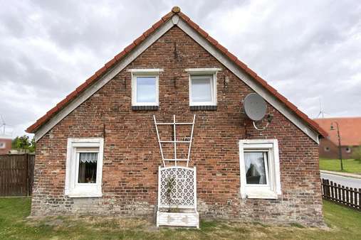 Seitenansicht Seitenansicht - Landhaus in 26556 Utarp mit 80m² kaufen