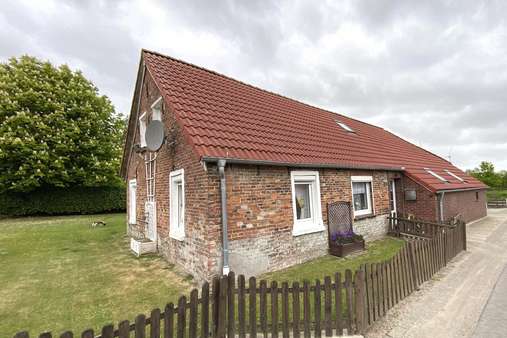 Seitliche Frontansicht Seitliche Frontansicht - Landhaus in 26556 Utarp mit 80m² kaufen