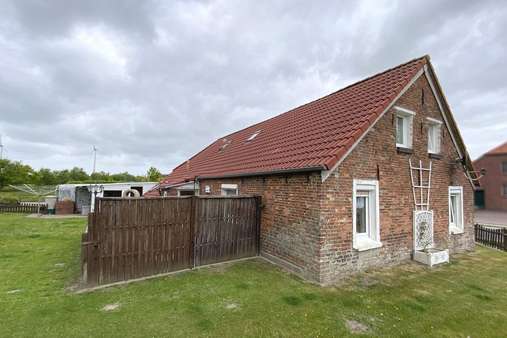 Seitliche Rückansicht Seitliche Rückansicht - Landhaus in 26556 Utarp mit 80m² kaufen
