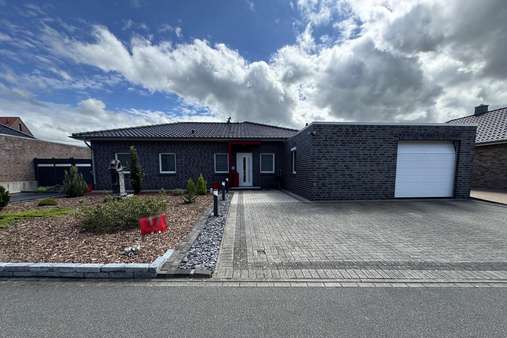Straßenfront - Einfamilienhaus in 26826 Weener mit 110m² kaufen