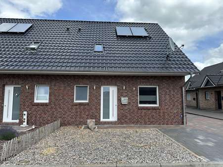 Vorderansicht - Doppelhaushälfte in 26802 Moormerland mit 117m² kaufen