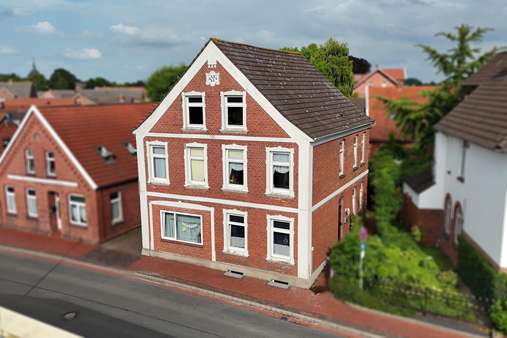 Frontansicht Frontansicht - Zweifamilienhaus in 26826 Weener mit 220m² als Kapitalanlage kaufen