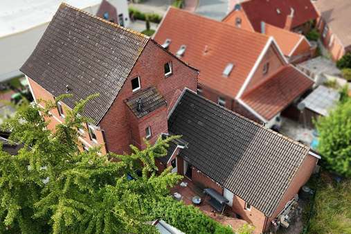 Rückansicht Rückansicht - Zweifamilienhaus in 26826 Weener mit 220m² als Kapitalanlage kaufen