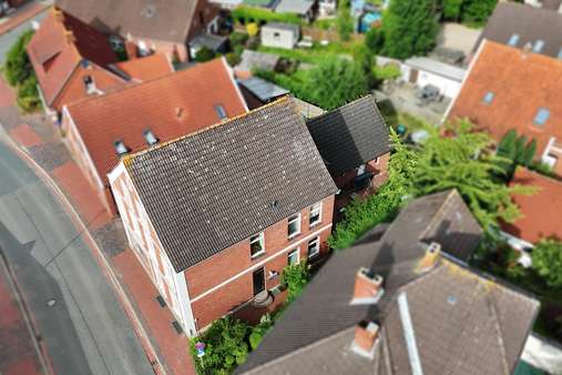 Seitenansicht Seitenansicht - Zweifamilienhaus in 26826 Weener mit 220m² als Kapitalanlage kaufen