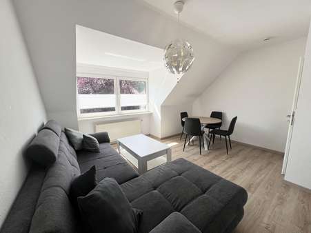 Wohnzimmer - Dachgeschosswohnung in 26446 Friedeburg mit 63m² kaufen