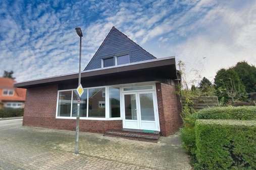 Straßenansicht Gewerbeteil Straßenansicht Gewerbeteil - Einfamilienhaus in 26441 Jever mit 90m² als Kapitalanlage kaufen