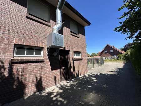 Seiteneingang - Ladenlokal in 26802 Moormerland mit 393m² kaufen