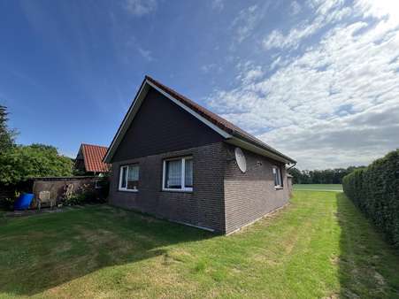 Außenansicht Außenansicht - Einfamilienhaus in 26670 Uplengen mit 107m² kaufen