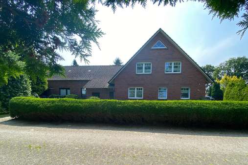 Hausansicht - Zweifamilienhaus in 26409 Wittmund mit 241m² kaufen