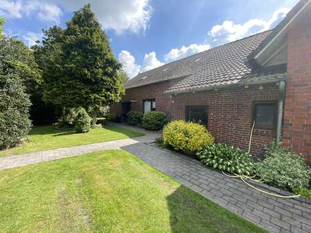 Strassenansicht Haus 2 - Zweifamilienhaus in 26409 Wittmund mit 241m² kaufen