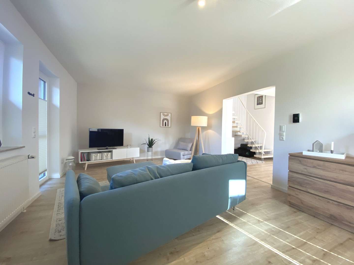 Wohnzimmer - Doppelhaushälfte in 26409 Wittmund mit 93m² kaufen