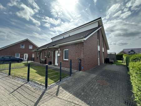 Vorderansicht - Doppelhaushälfte in 26817 Rhauderfehn mit 103m² kaufen