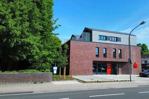 Straßenfront - Erdgeschosswohnung in 26789 Leer mit 81m² kaufen