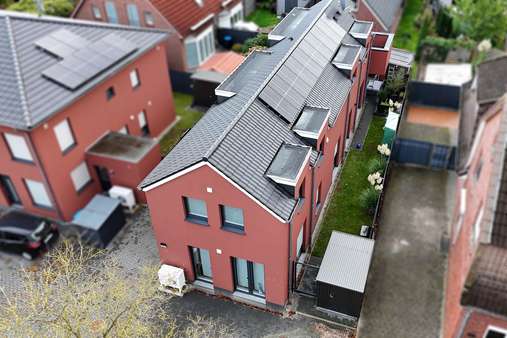 Frontansicht Frontansicht - Dachgeschosswohnung in 26789 Leer mit 79m² kaufen