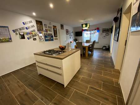 Küche mit Kochinsel - Landhaus in 26409 Wittmund mit 150m² günstig kaufen