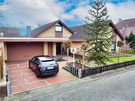 Frontansicht - Einfamilienhaus in 26789 Leer mit 180m² günstig kaufen