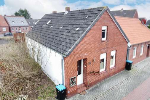 Straßenfront - Einfamilienhaus in 26789 Leer mit 115m² günstig kaufen
