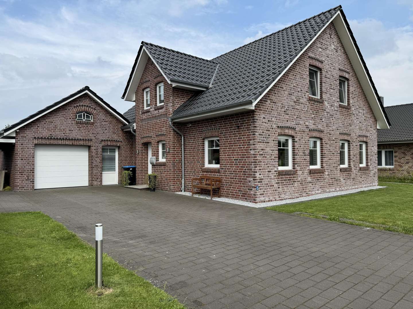 Vorderansicht - Einfamilienhaus in 26802 Moormerland mit 170m² kaufen