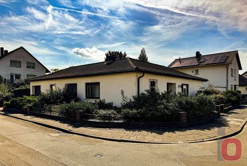 Strassenansicht2 - Bungalow in 68519 Viernheim mit 165m² kaufen