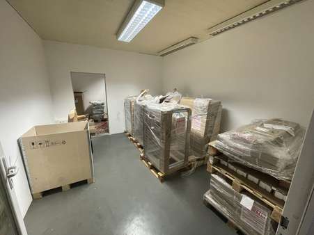 Büro_Lager Büro_Lager - Industriehalle in 68519 Viernheim mit 527m² mieten