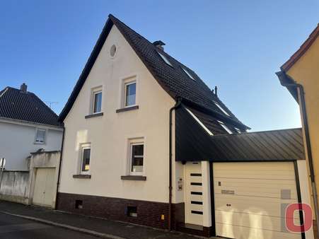 Strassenansicht2 - Einfamilienhaus in 68519 Viernheim mit 110m² günstig kaufen