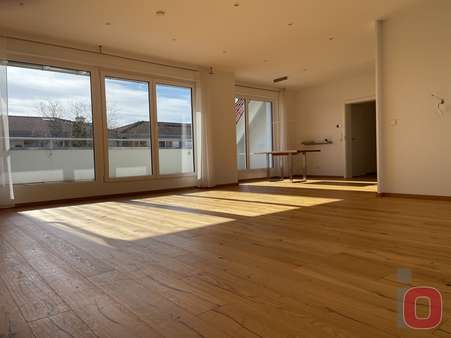 Wohnbereich - Dachgeschosswohnung in 68519 Viernheim mit 130m² günstig kaufen