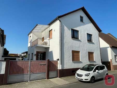 Strassenansicht - Zweifamilienhaus in 68519 Viernheim mit 160m² kaufen