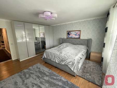 Schlafzimmer - Etagenwohnung in 68519 Viernheim mit 132m² kaufen