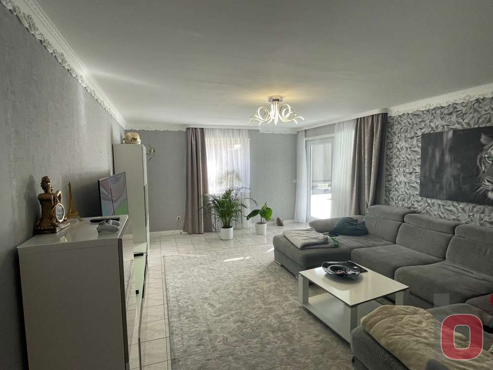 Wohnzimmer - Etagenwohnung in 68519 Viernheim mit 132m² kaufen