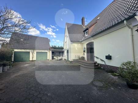Einfahrt und Garagengebäude - Einfamilienhaus in 27330 Asendorf mit 138m² kaufen