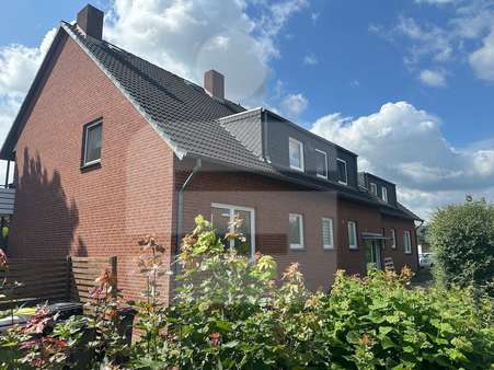Straßenansicht des Hauses Straßenansicht des Hauses - Erdgeschosswohnung in 28844 Weyhe mit 63m² kaufen