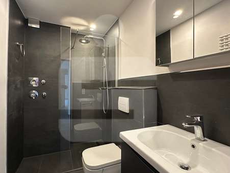 modernes schickes Badezimmer modernes schickes Badezimmer - Erdgeschosswohnung in 28844 Weyhe mit 63m² kaufen