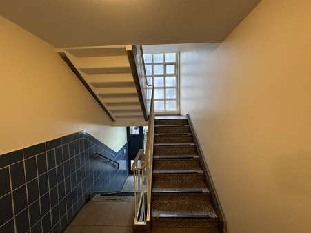 Treppenhaus - Etagenwohnung in 28209 Bremen mit 73m² kaufen