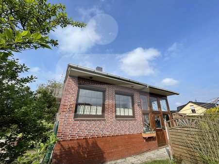 Strassenansicht Anbau mit Wintergarten Strassenansicht Anbau mit Wintergarten - Einfamilienhaus in 49406 Barnstorf mit 173m² kaufen
