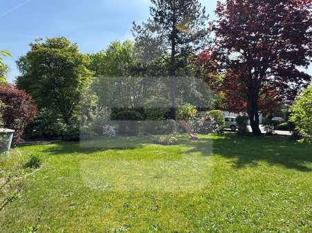 Blick in den Gemeinschaftsgarten - Erdgeschosswohnung in 28844 Weyhe mit 80m² kaufen